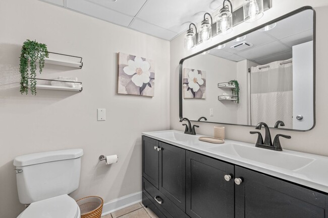 Building Photo - Winter Rental.  Fully furnished 1-bedroom, 1-bath condo