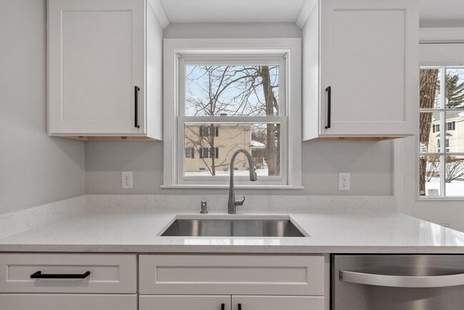 Building Photo - 31 Birch Rd