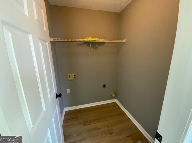 Building Photo - 6506 Chestnut Lake Crossing