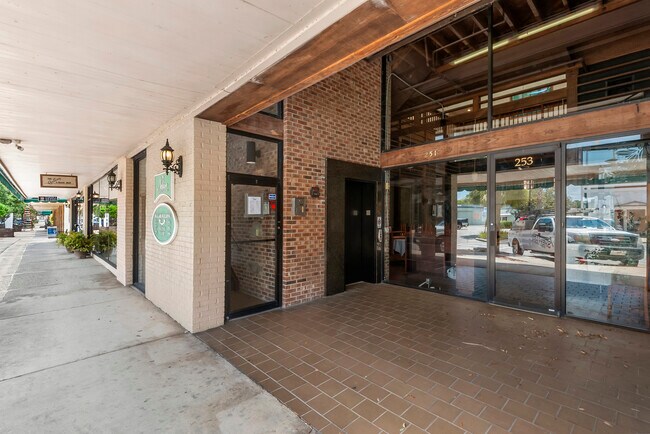 Building Photo - 285 E Stuart Ave