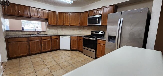 Building Photo - 16755 Maplemont Dr