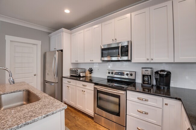 Building Photo - 508 Morton Ave