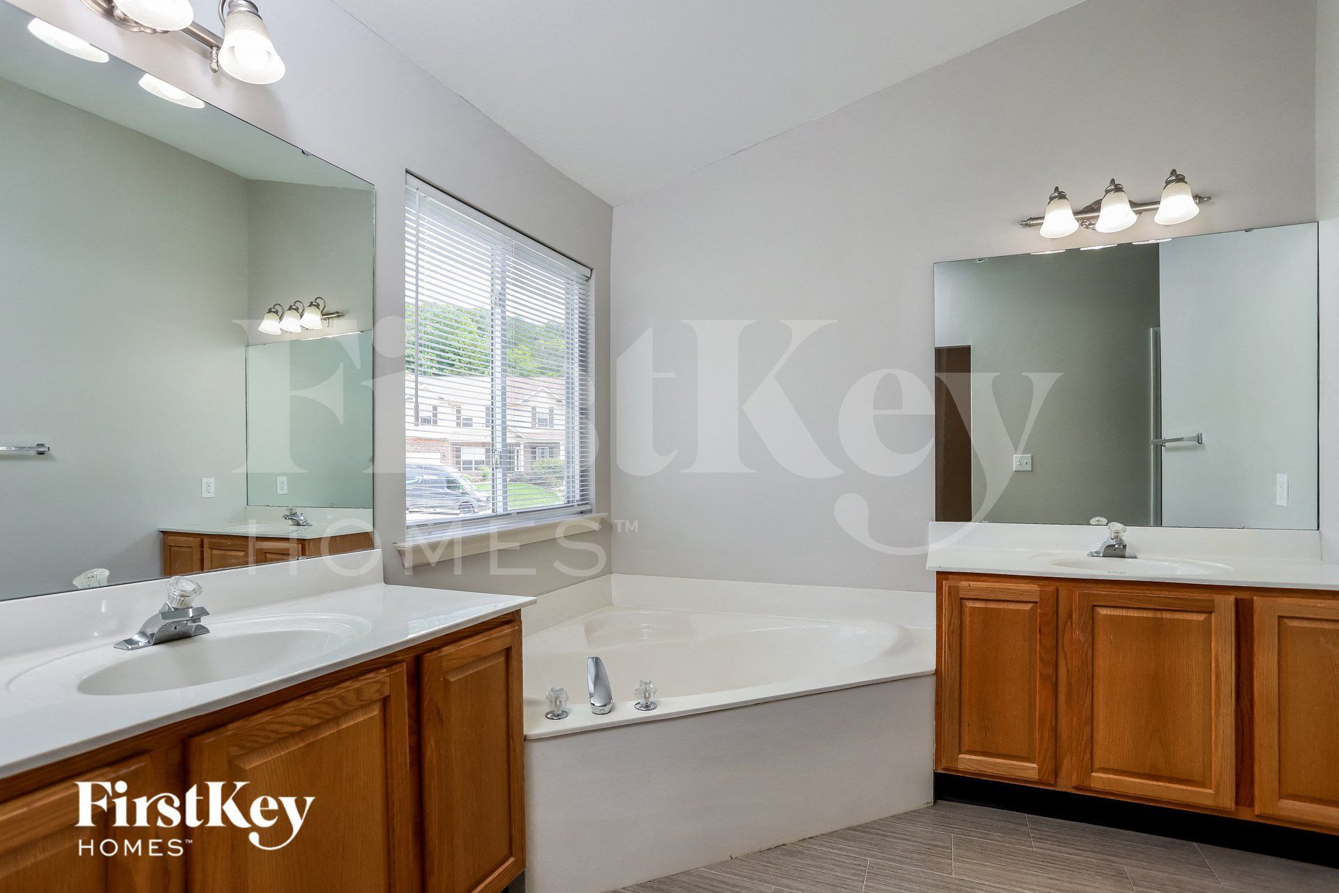 Building Photo - 107 Trailing Oak Ct