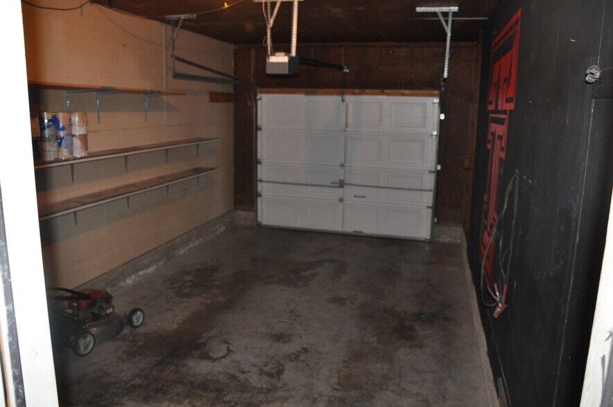 Garage - 2605 43rd St