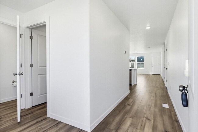 Building Photo - Stunning 4-Bed Home with 3-Car Garage in Cirrus Pointe – Caldwell