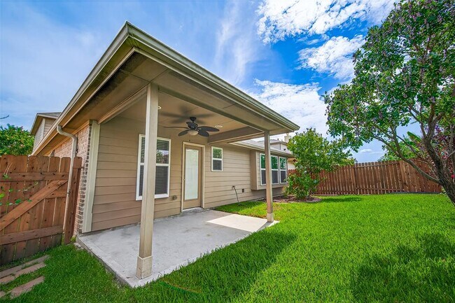 Building Photo - 18214 Almond Place Lane