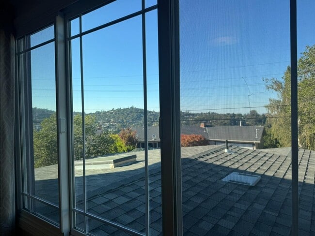 Building Photo - 1500 Solana Dr