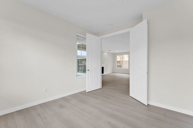 Building Photo - Gorgeous remodeled 3 bedroom, 3 full bathroom home for rent!