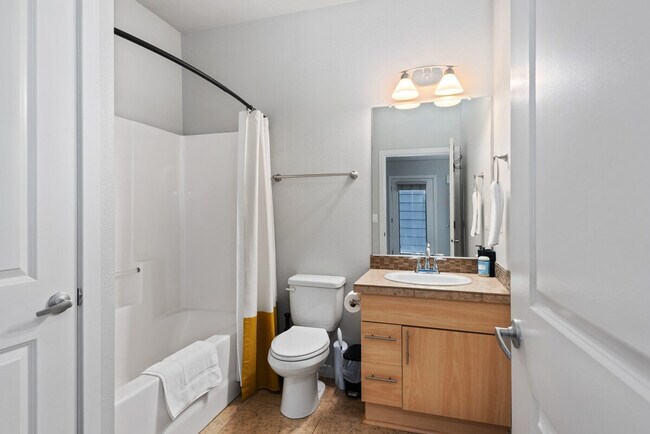 Building Photo - 1607 NW Davis St