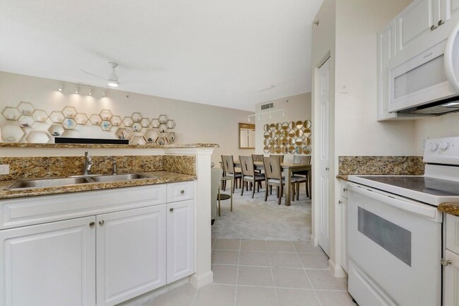 Building Photo - 630 S Sapodilla Ave