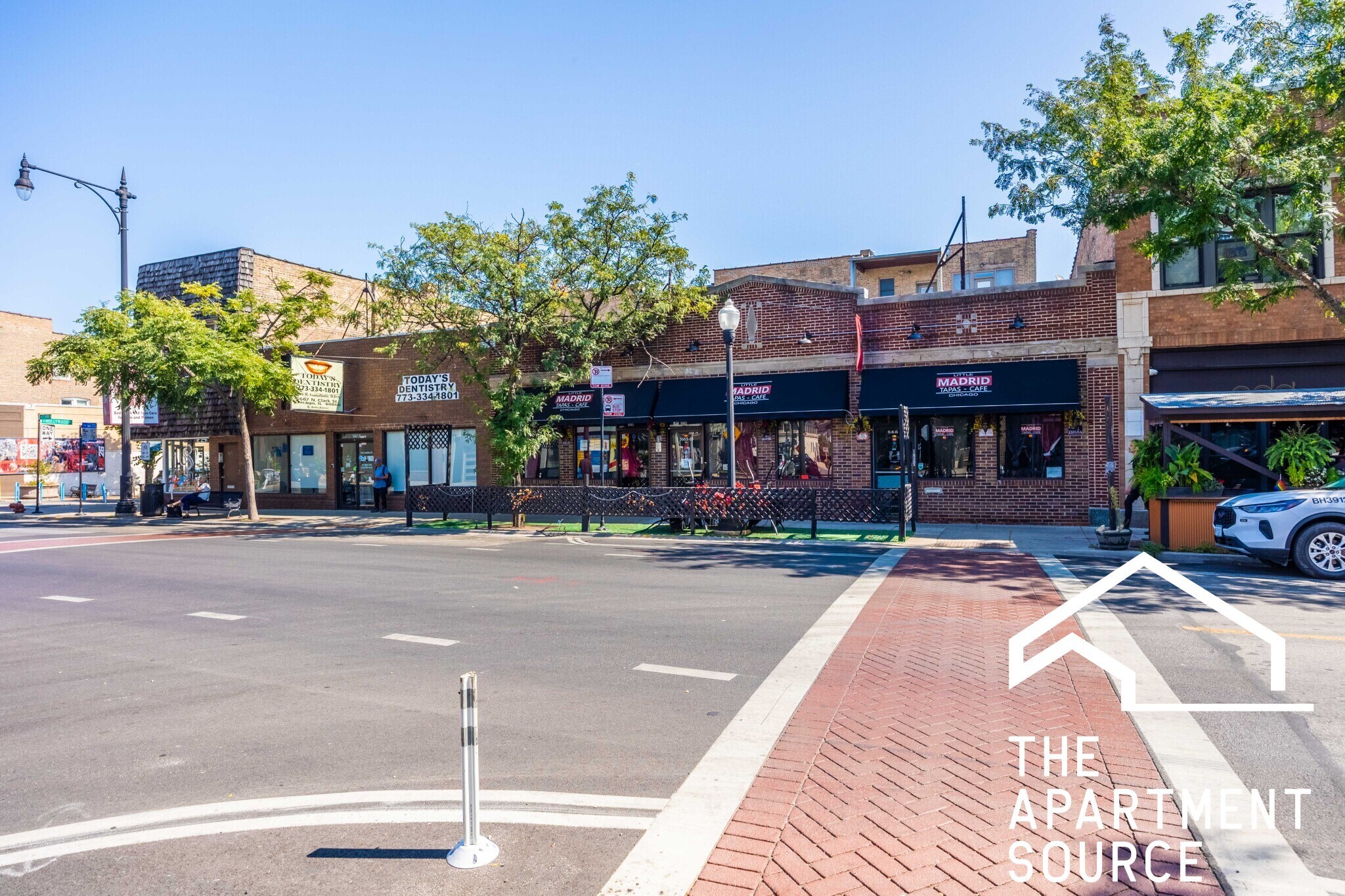 Building Photo - 1553 W Hollywood Ave