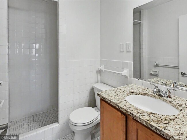 Building Photo - 2727 W 43rd St