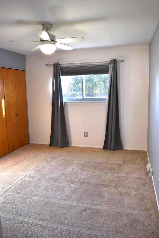 Building Photo - 607 Cherry Ave