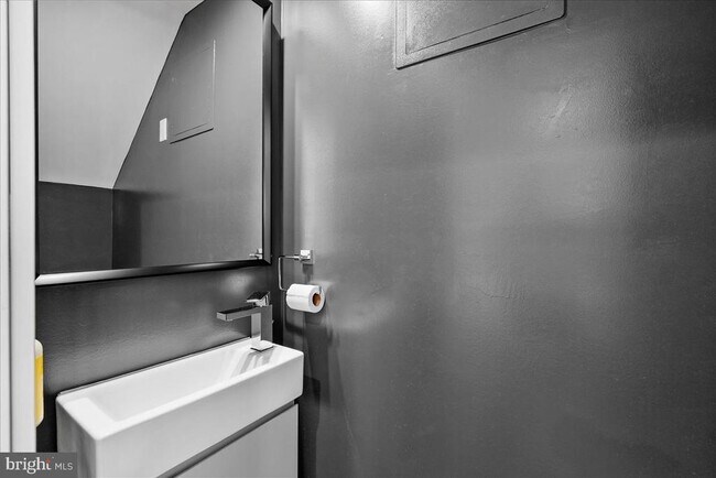 Building Photo - 1222 Wylie St NE