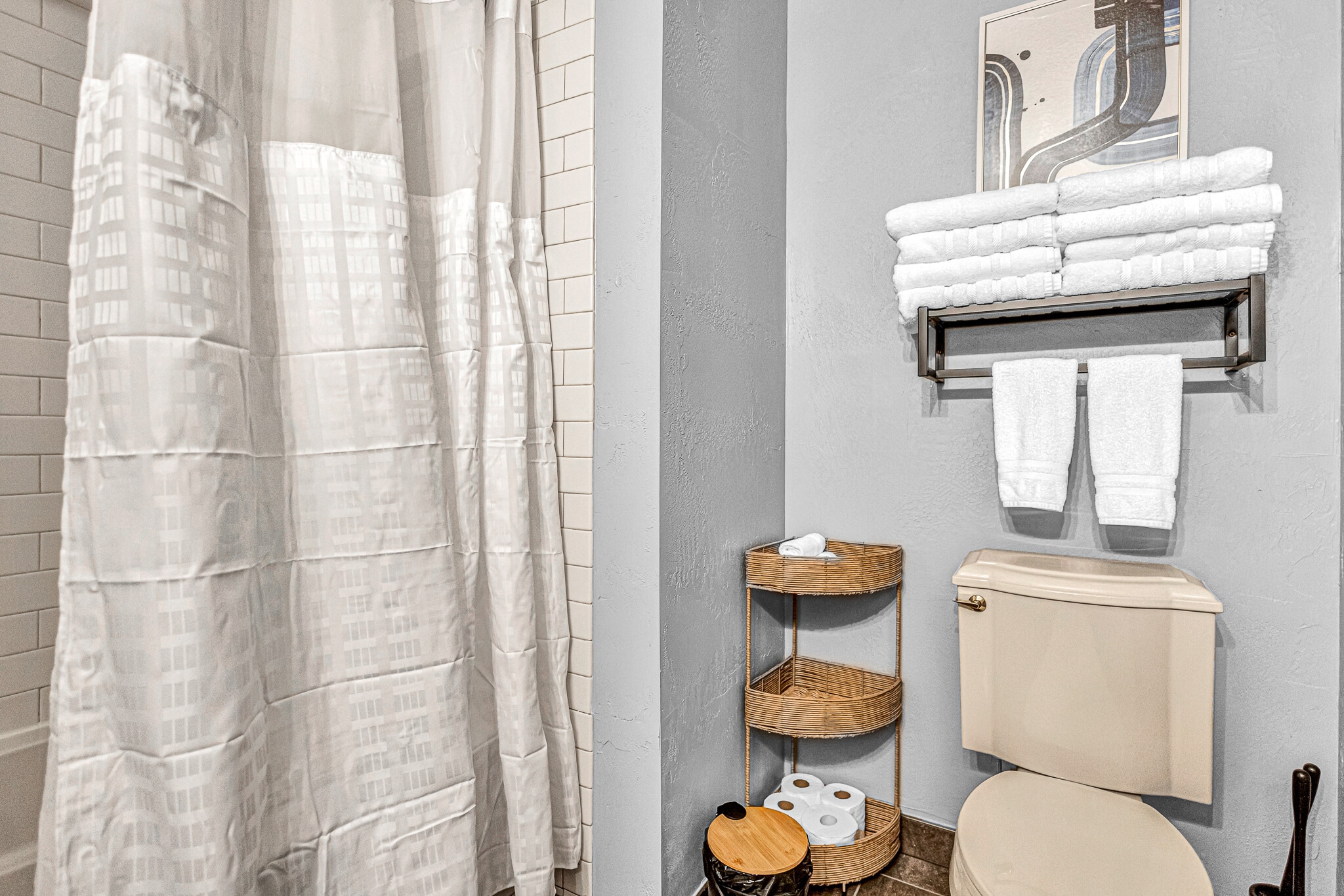 Building Photo - 435 Beachfront Dr