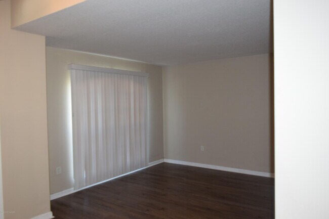 Building Photo - 458 Fitzsimmons St