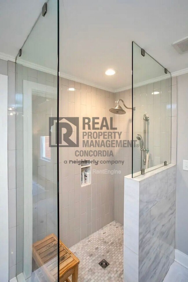 Building Photo - 1208 Woodland St