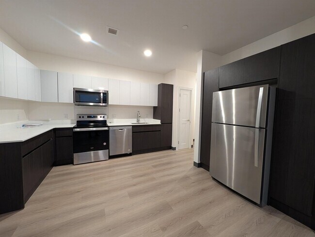 Building Photo - 55 N Main St