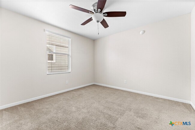 Building Photo - 320 Trestle Tree