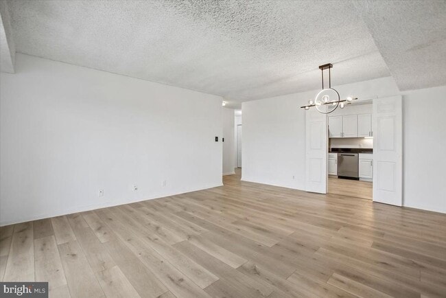 Building Photo - 3800 Powell Ln