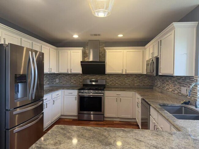 Building Photo - 10905 Dodge Cattle Dr