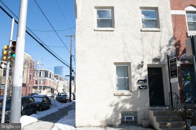 Building Photo - 2351 Christian St