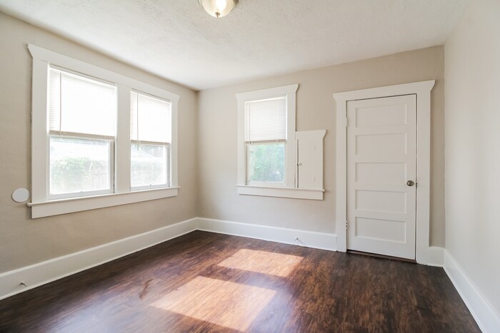 Building Photo - 478 W 63rd St