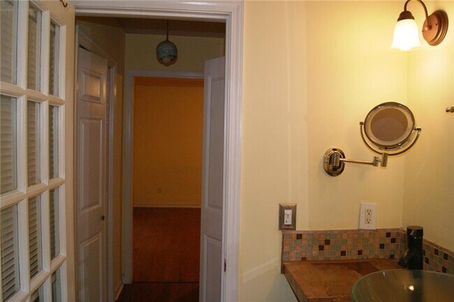 Building Photo - 4239 Glenforest Way