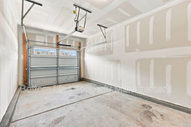 Building Photo - 460 Glen Clova Dr