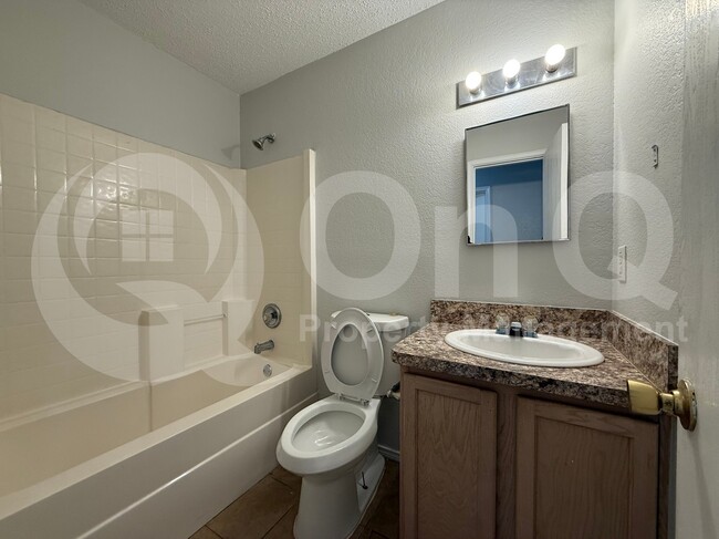 Building Photo - 4240 Hunters Creek Dr