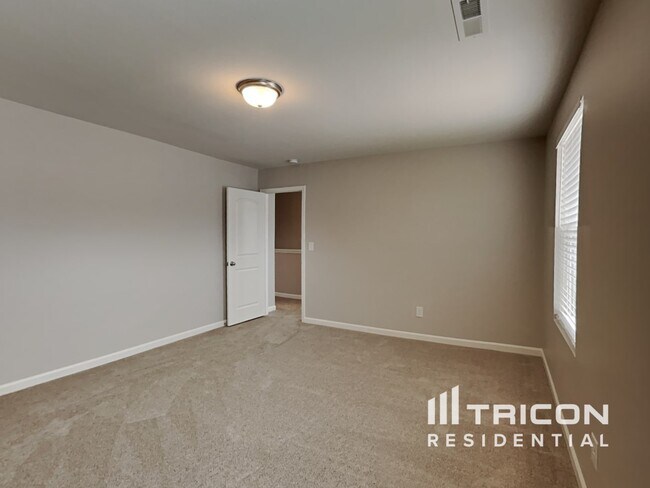 Building Photo - 127 Coddington Ln