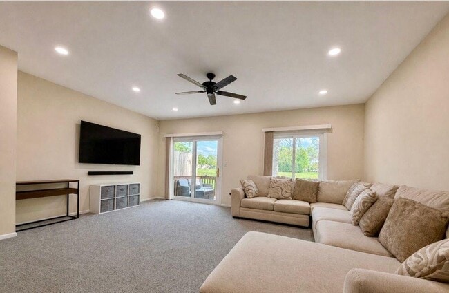 Building Photo - 59 Saxonney Cir