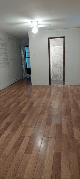 Building Photo - 2031 Beechaven Dr