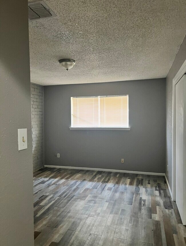 Building Photo - 7247 Chasewood Dr