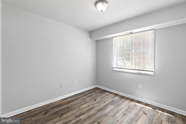 Building Photo - 229 43rd Rd NE