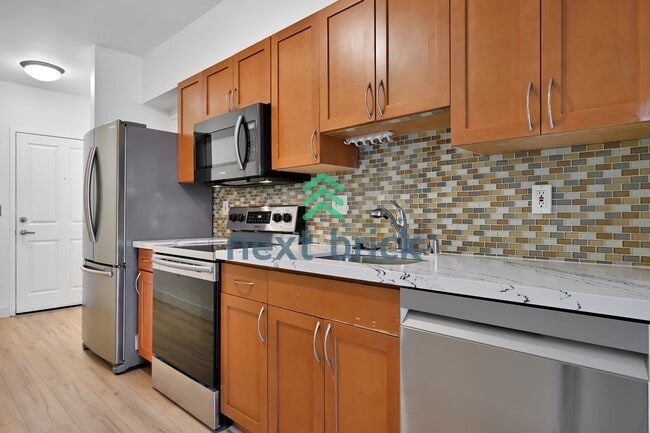 Building Photo - Charming Studio Condo in the Heart of Bellevue – Perfectly Cozy 422 Sq Ft Space!