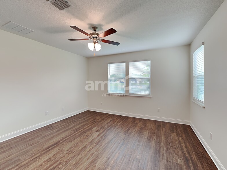 Building Photo - 12 S Forest Creek Dr