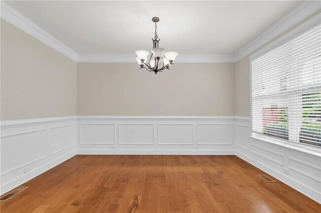 Building Photo - 3295 Carrick Rd