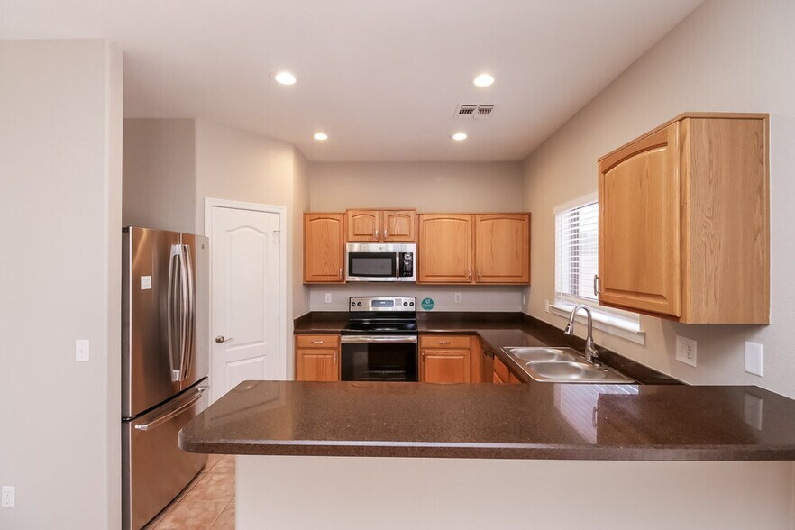 Building Photo - 2581 E Bellerive Dr