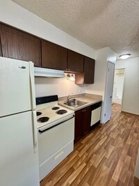 Building Photo - 3950 SW 102nd Ave