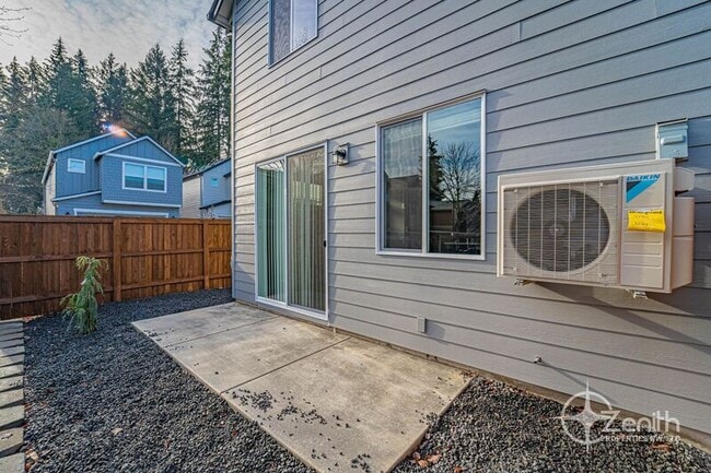 Building Photo - 4915 NE 2nd Ct