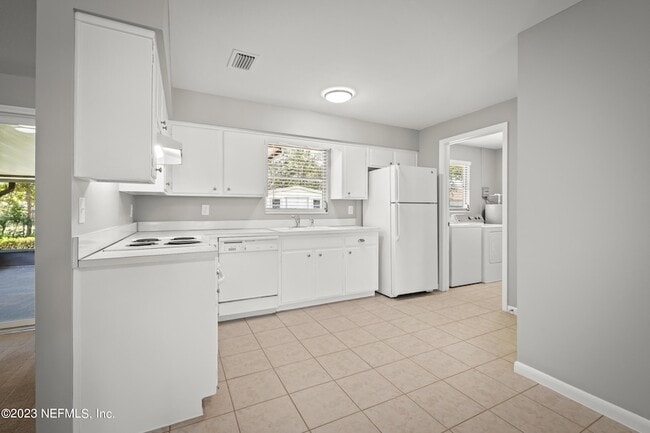 Building Photo - 736 Foxbriar Cove