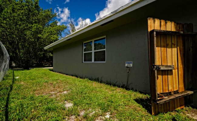 Building Photo - 5020 SW 28th Terrace