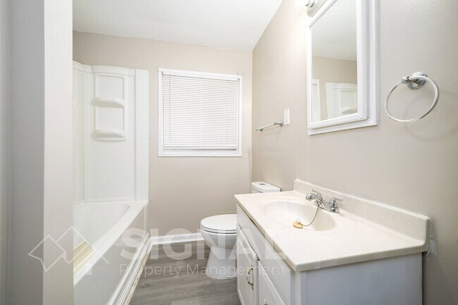 Building Photo - 5117 Highland Ave