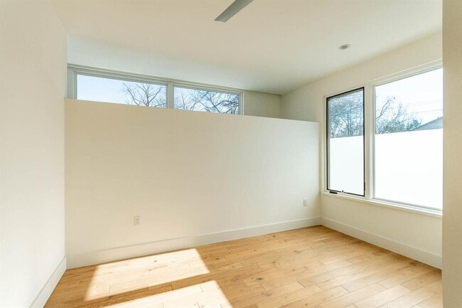 Building Photo - 3305 Garden Villa Ln