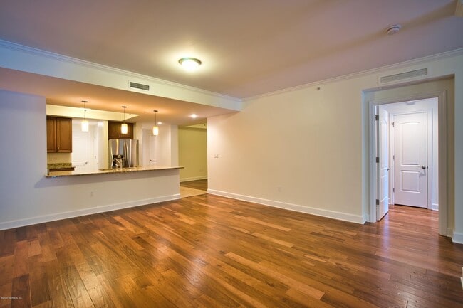 Building Photo - 525 3rd St N