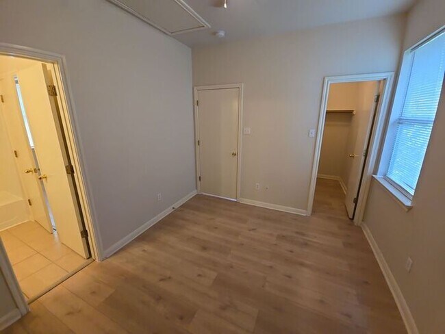 Building Photo - 1125 Map St