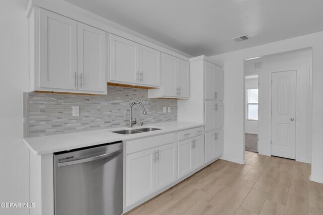 Building Photo - 13095 Emerald Hls Ave