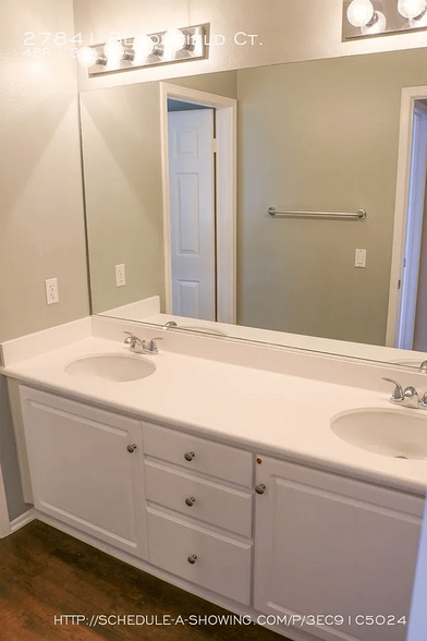 Dbl vanity adj to East BR3, loft - 27841 Bloomfield Ct