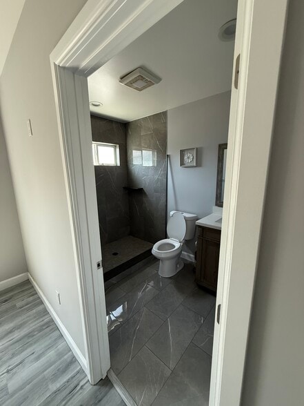 Building Photo - 8225 Ben Ave